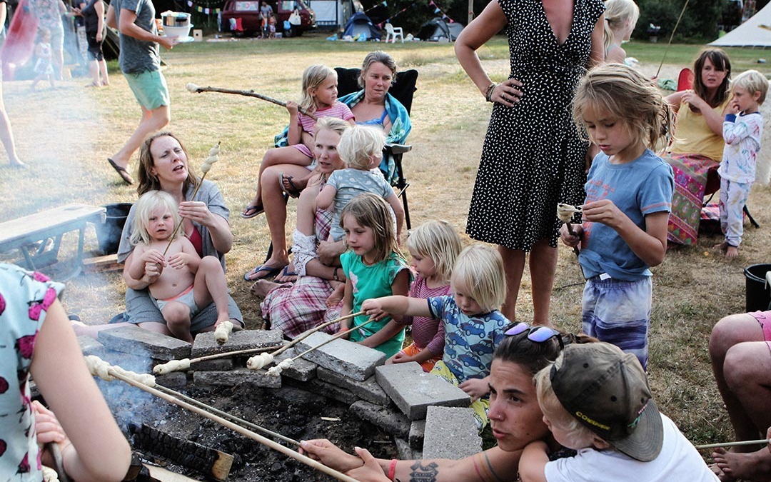 Alle scharrelkinderen verzamelen voor het Kiindweekend!