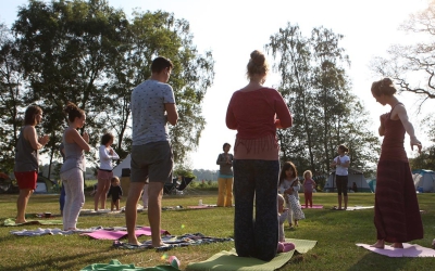 Waarom yoga geknipt is voor moeders