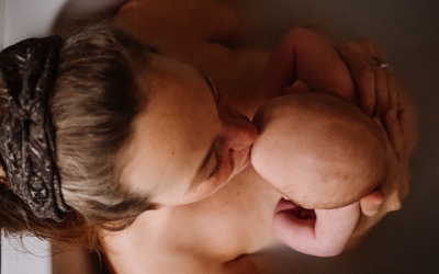 Waarom is de geur van je baby zo lekker?