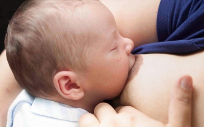 Zo help je je baby goed aanhappen