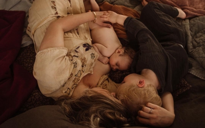 Samen slapen: lig je dan de hele avond naast je baby?